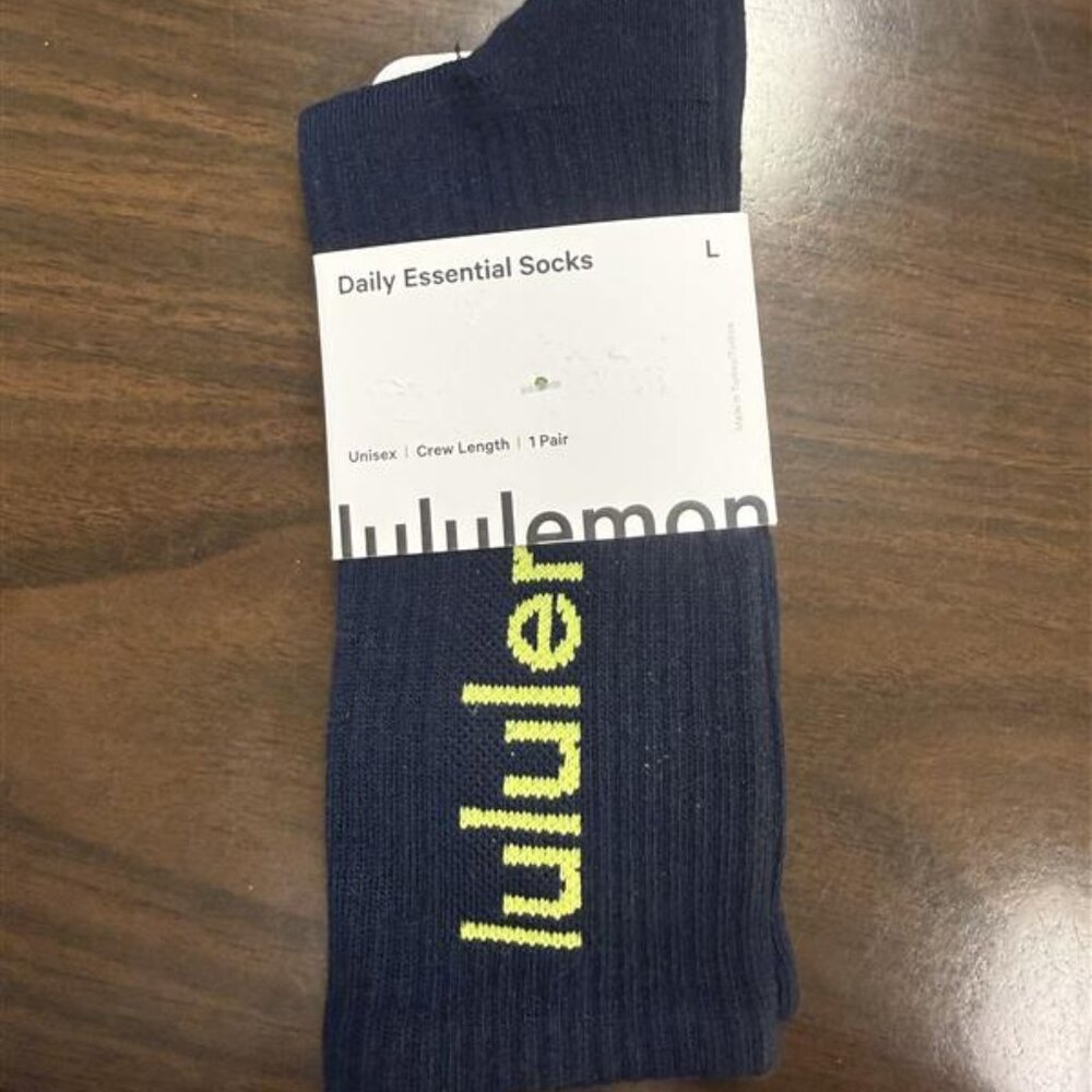 Lululemon Daily Essential Crew Socks – Navy – Size L – NWT